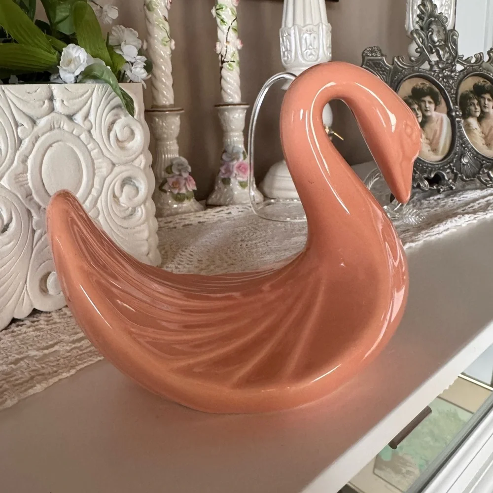 Vintage Peach Ceramic Swan‎
